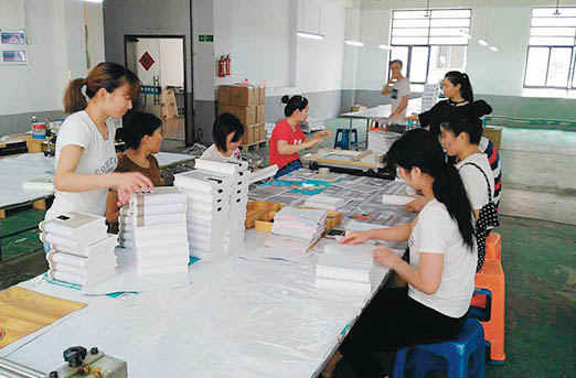 Friends gather in the garde